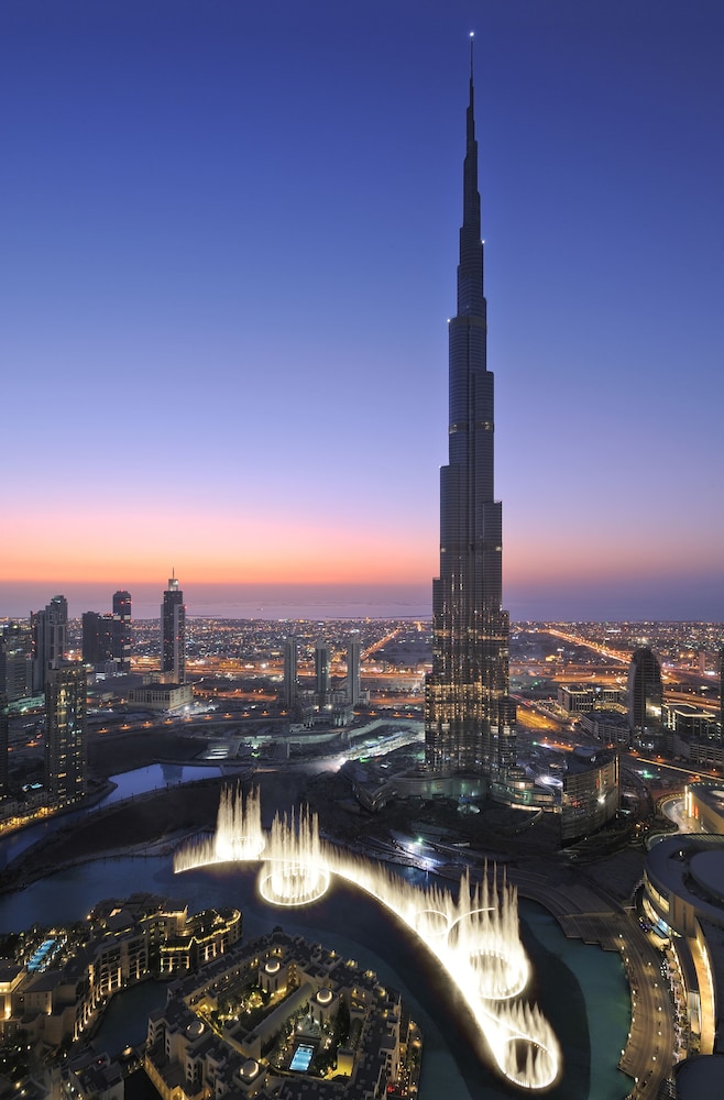Armani Hotel Dubai, Burj Khalifa, Singapore
