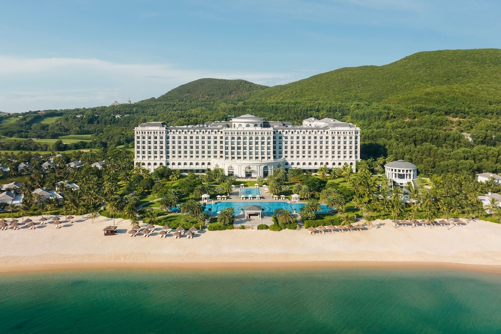 Nha Trang Marriott Resort & Spa, Hon Tre Island, Singapore
