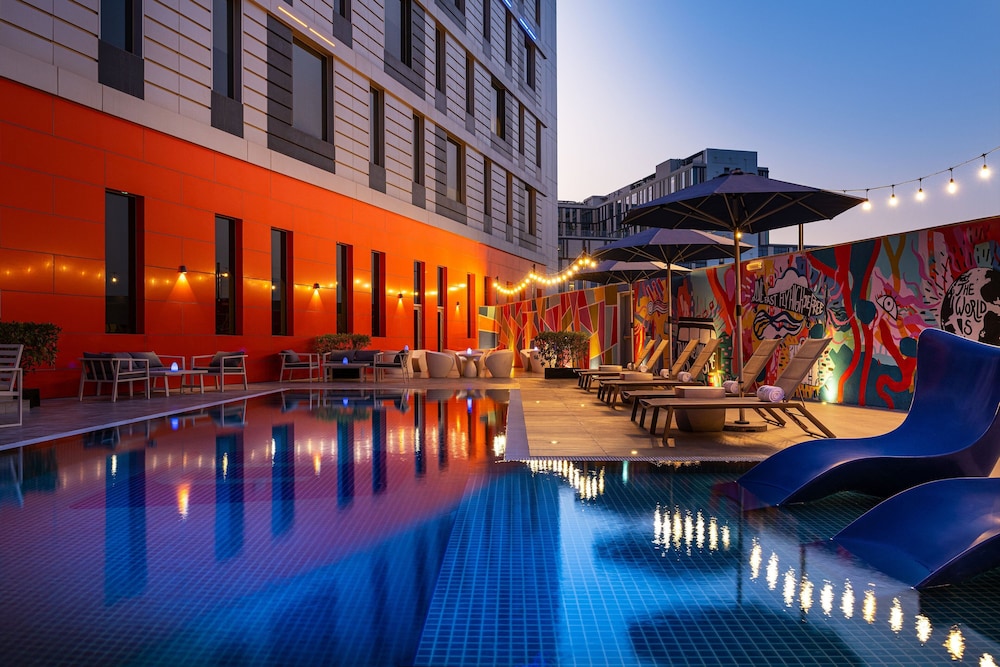 Aloft Dubai South, Singapore