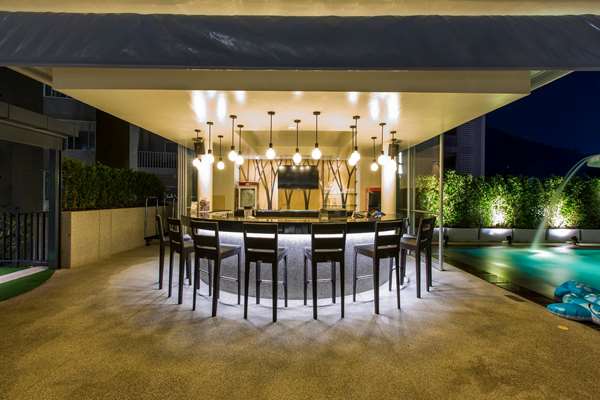 Ramada by Wyndham Phuket Deevana, Singapore