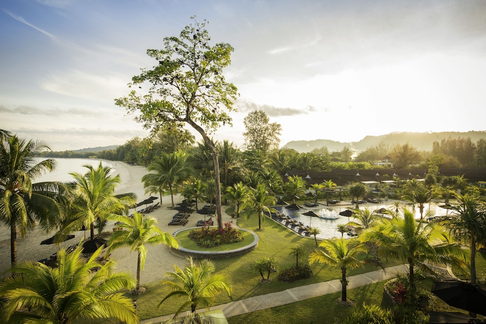 ROBINSON KHAO LAK, Singapore