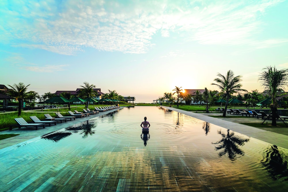ROBINSON NAM HOI AN, Singapore