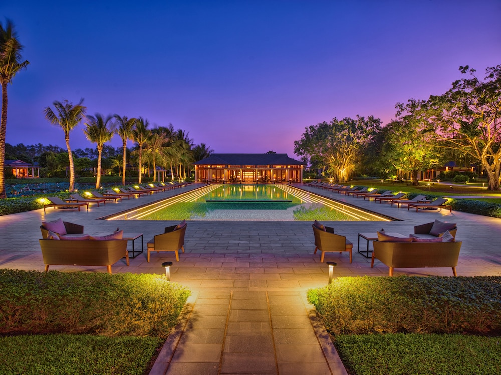 Azerai Can Tho, Singapore