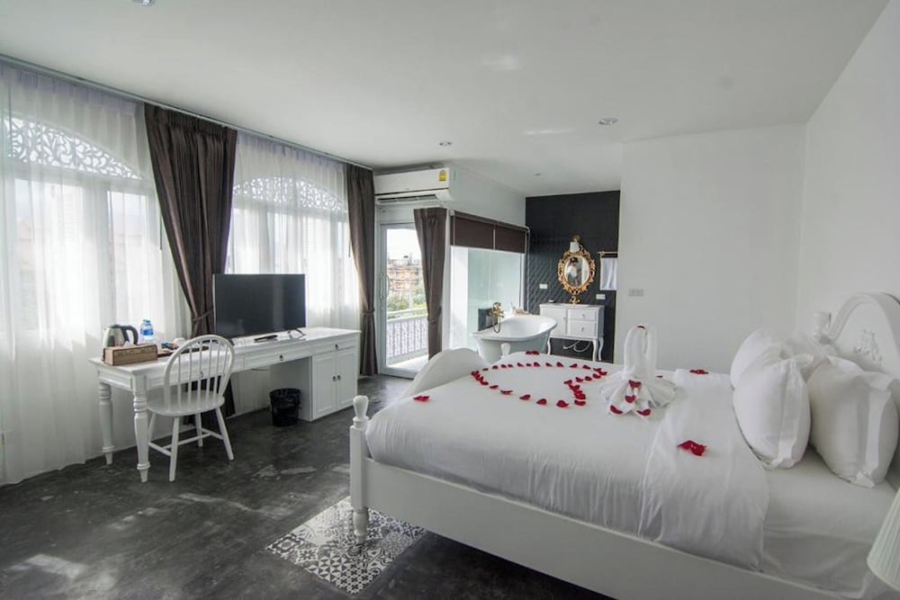 Nidhra Lanna Hotel Chiang Mai, Singapore