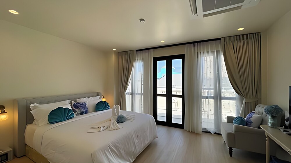 Hawa House Phuket, Singapore