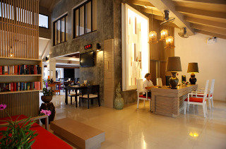 Dusit Thani Bangkok, Singapore