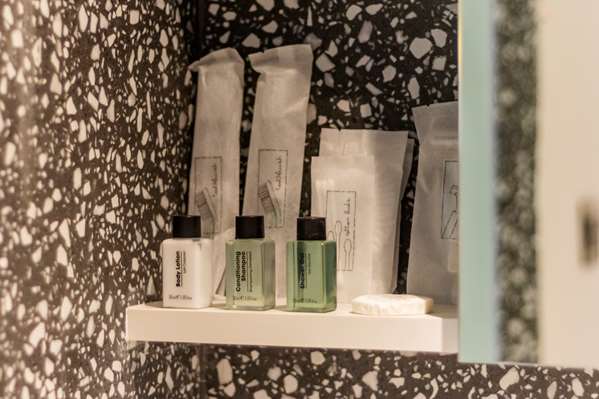 Seekers Finders Rama IV Hotel, SureStay Collection by BW, Singapore