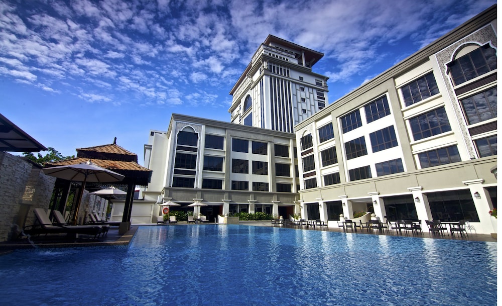 Perdana Kota Bharu, Singapore