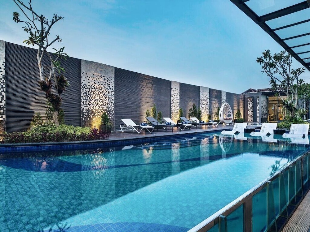 Kamaniiya Petitenget Seminyak, Singapore