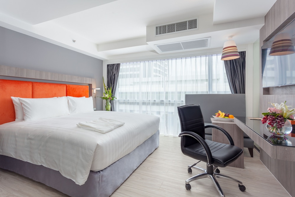 Grand 5 Hotel & Plaza Sukhumvit Bangkok, Singapore