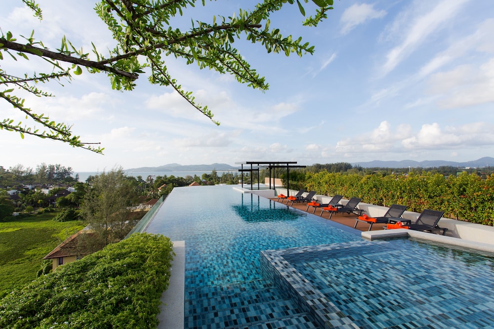 6th Avenue Surin Beach, Singapore