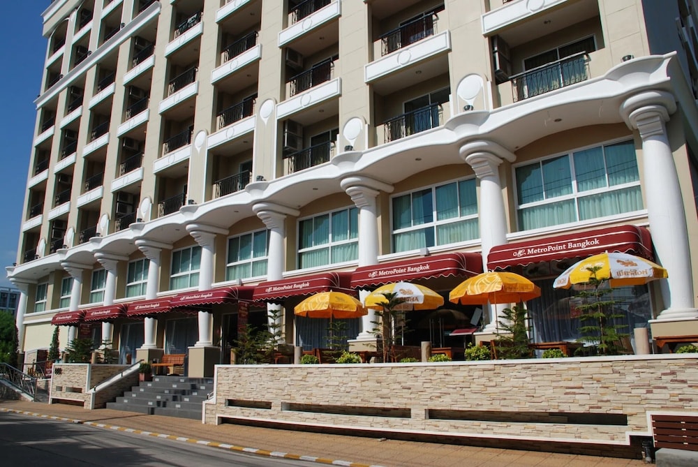 MetroPoint Bangkok, Singapore