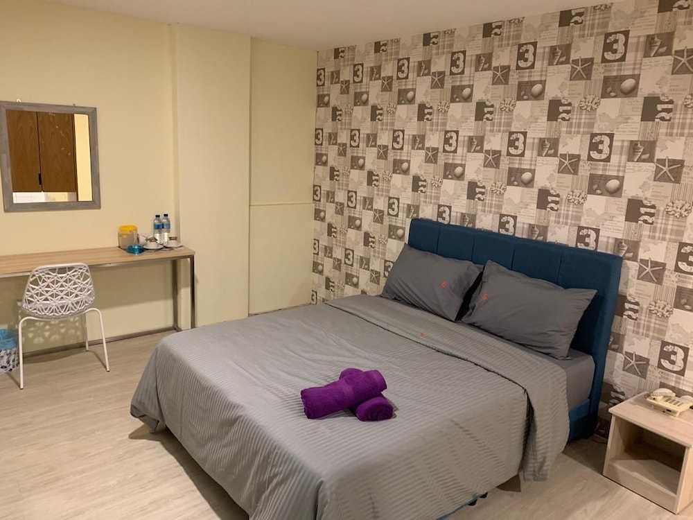 Oscar Inn, Singapore