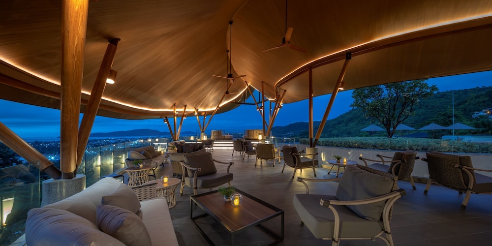 Noku Phuket, Singapore
