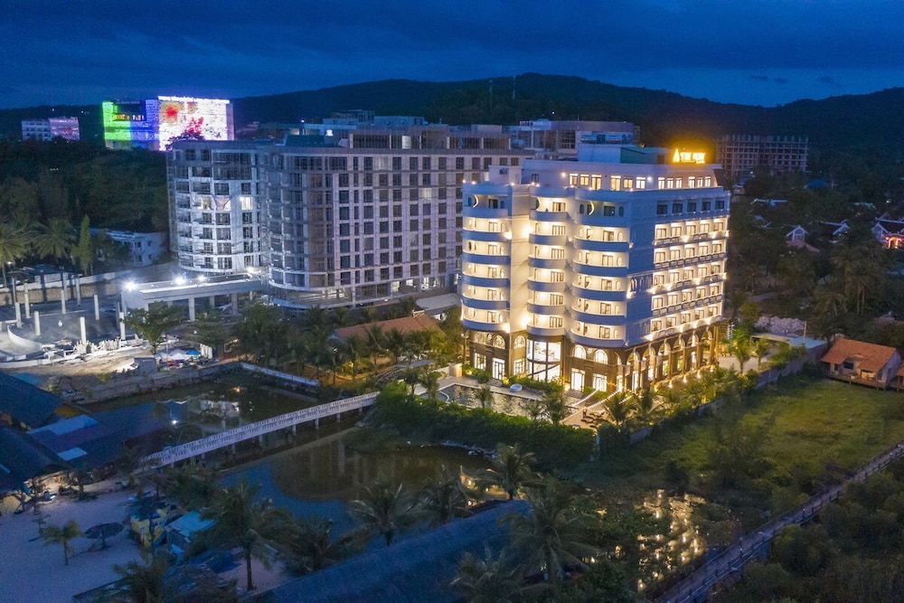 The May Phu Quoc Hotel, Singapore