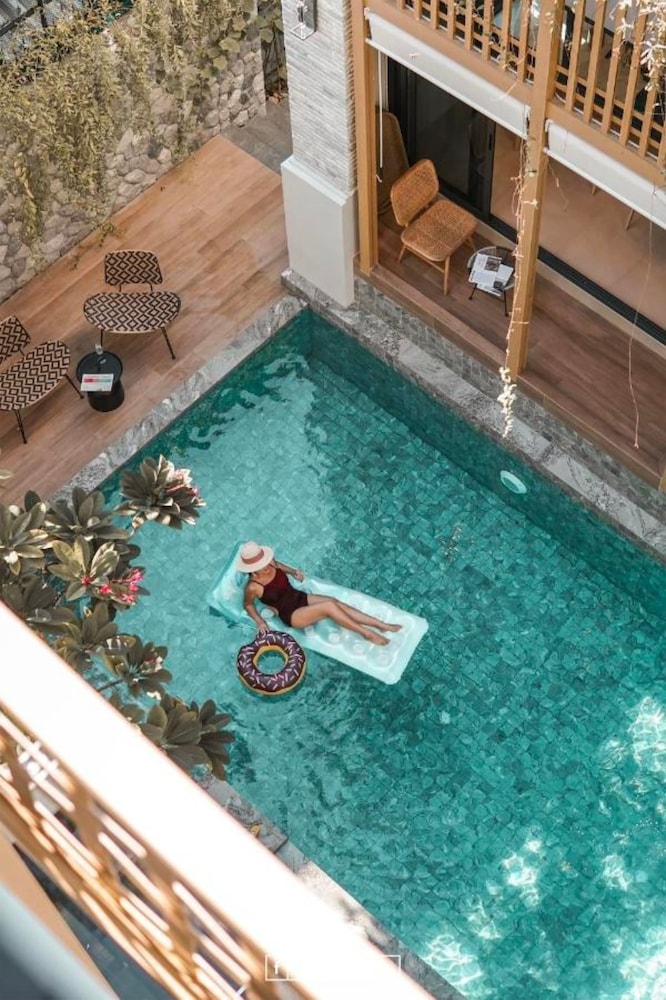 Shan Villas Sukhumvit, Singapore