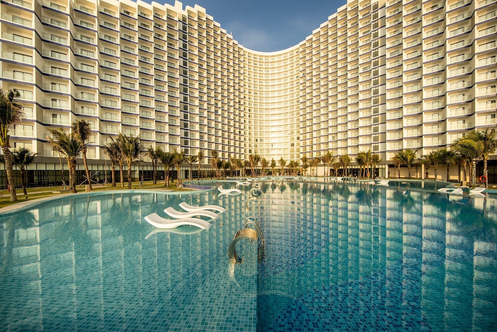 The Western Seaview Cam Ranh Condotel, Singapore