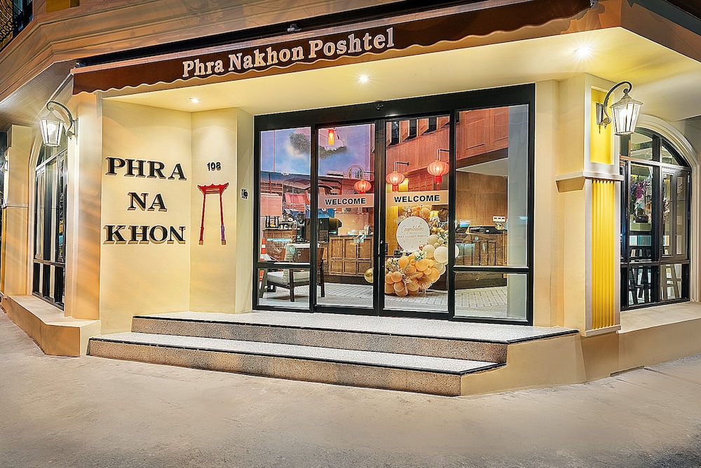 Phra Nakhon Poshtel, Singapore