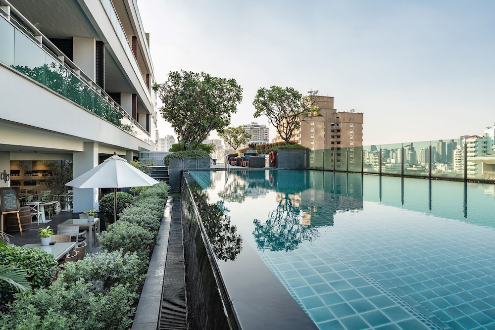 MUU Bangkok Hotel, Singapore