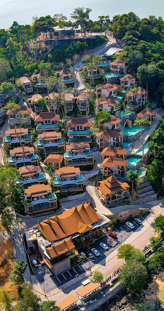 Sinae Phuket, Singapore