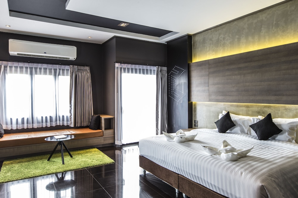 Cresco Hotel Buriram, Singapore