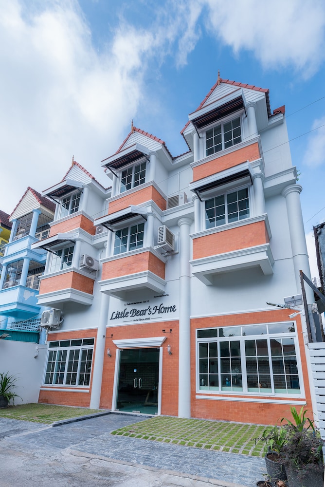 Little Bear's Home, Singapore