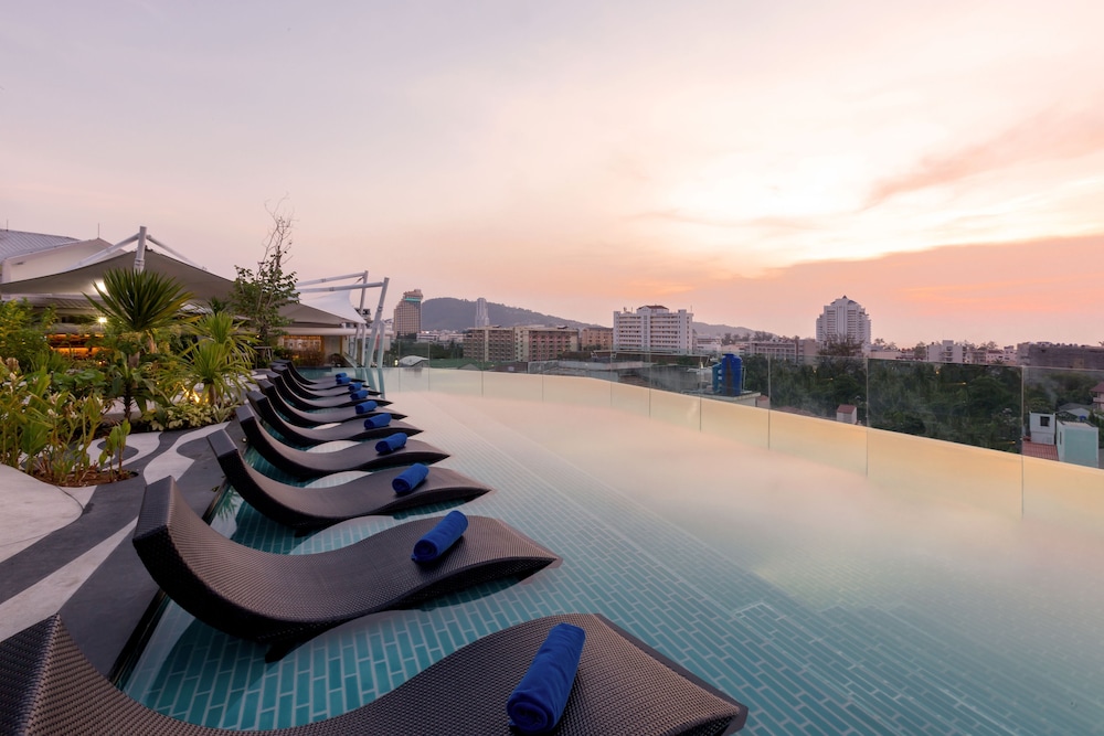 Journeyhub Phuket Patong, Singapore