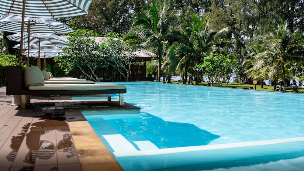 Long Beach Chalet, Singapore