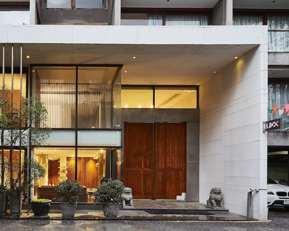 Luxx XL Langsuan Hotel Bangkok, Singapore