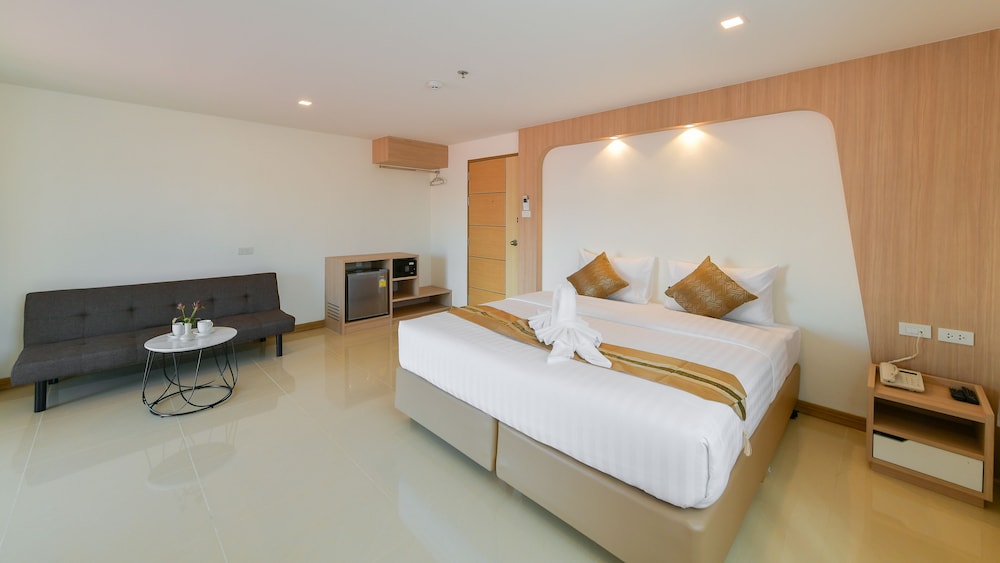 IRIS PALACE PATTAYA, Singapore