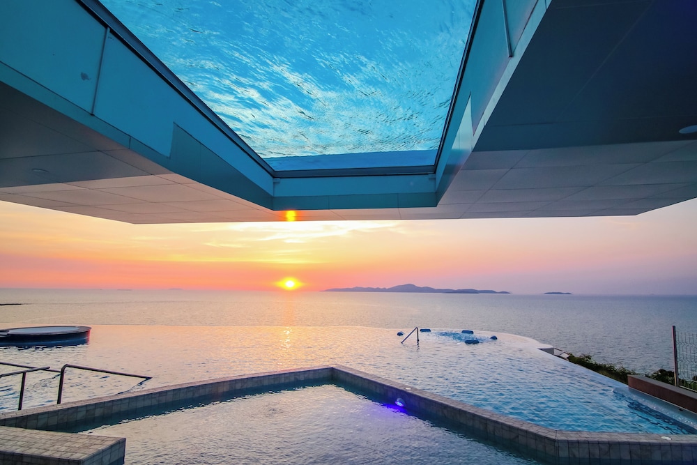 Royal Cliff Beach Hotel Pattaya, Singapore