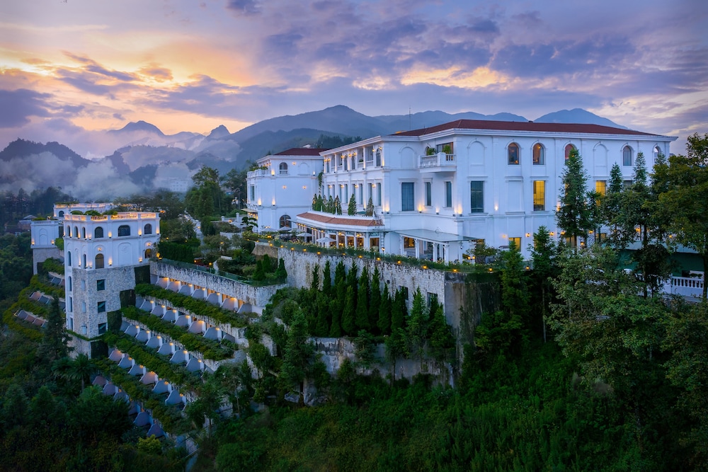 Silk Path Grand Sapa Resort & Spa, Singapore