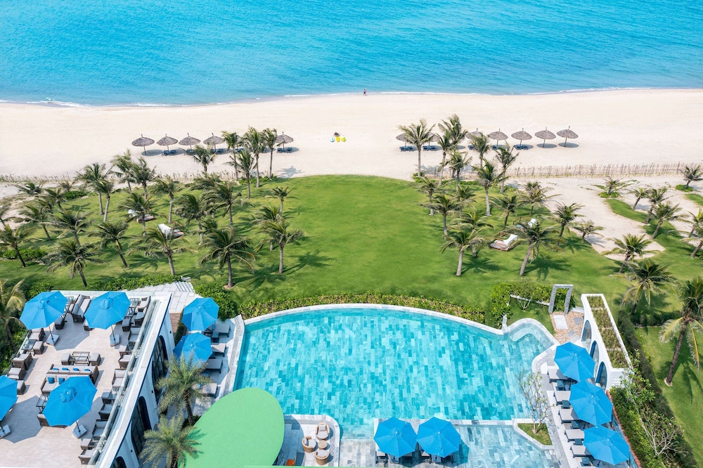 Wyndham Hoi An Royal Beachfront Resort & Villas, Singapore