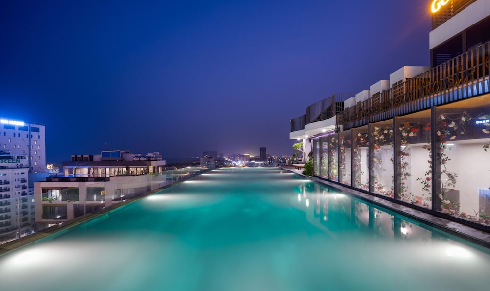 Golden Lotus Grand, Singapore