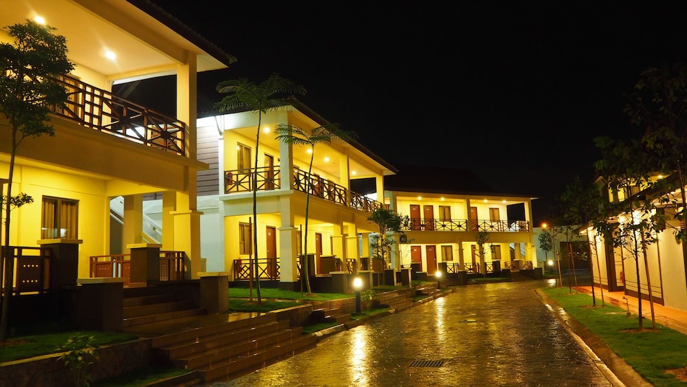 Lotus Seaview Beach Resort, 3-star hotel in Bandar Penawar