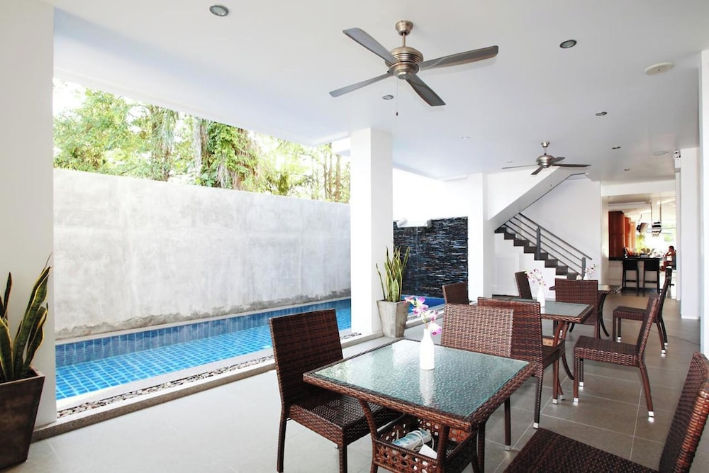 One World One Home Naiharn Hotel, Singapore