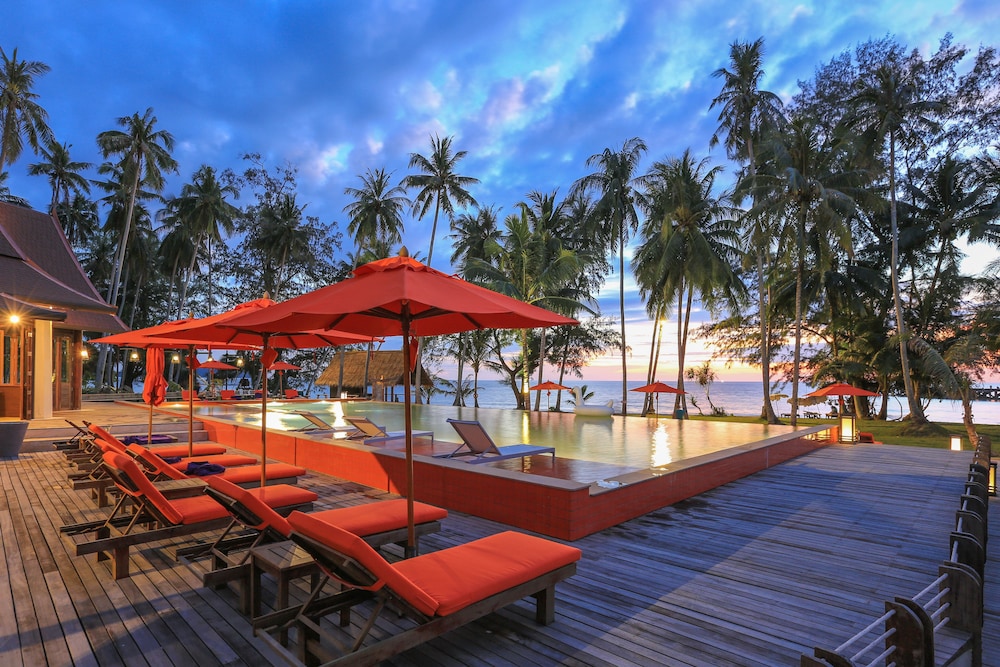 Koh Kood Paradise Beach, Singapore