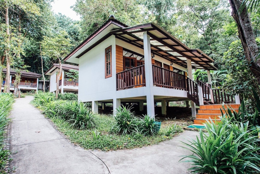 Vongdeuan Resort, Singapore