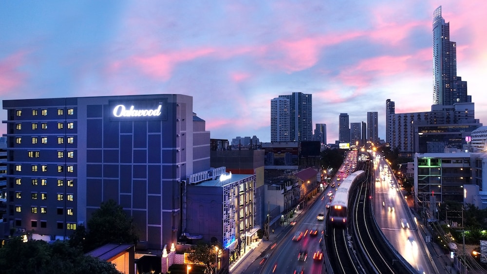 Oakwood Hotel & Residence Bangkok, Singapore