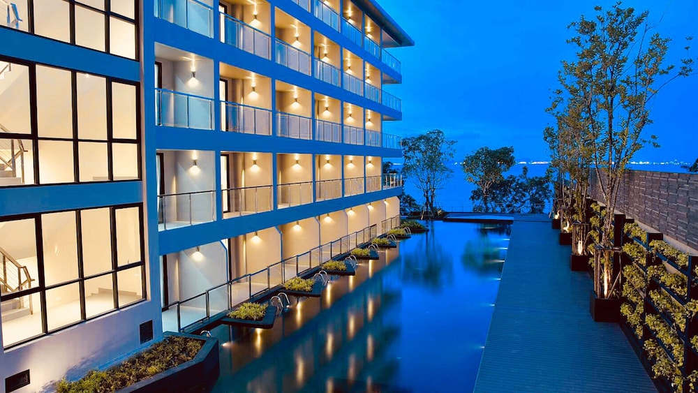 Golden Tulip Pattaya Beach Resort, Singapore