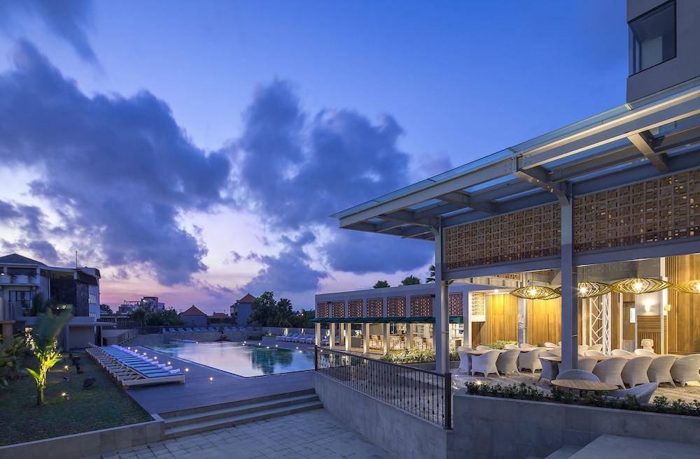 Eastin Ashta Resort Canggu, Singapore