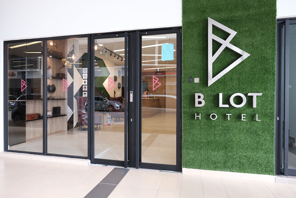 B Lot Hotel, Singapore
