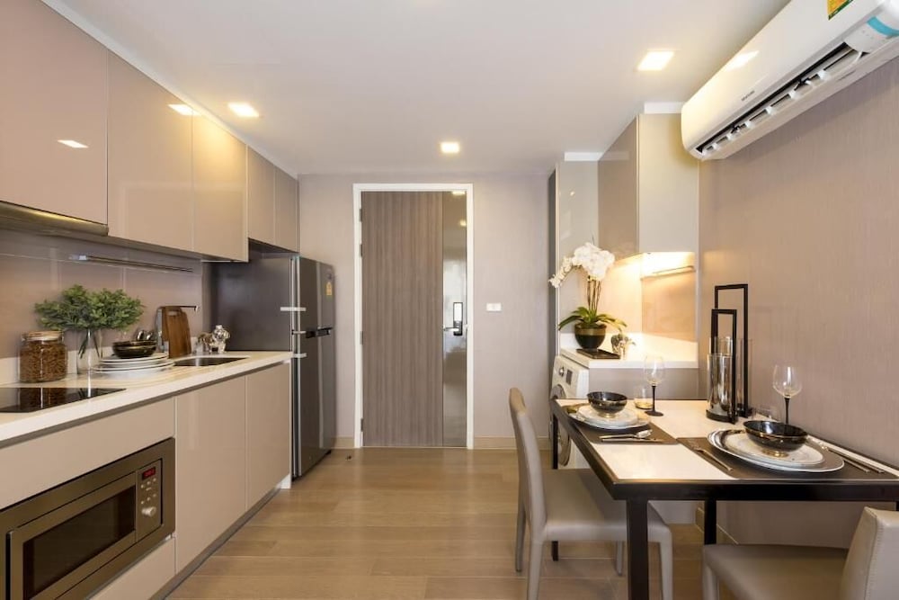 Dazzle Residence, Singapore