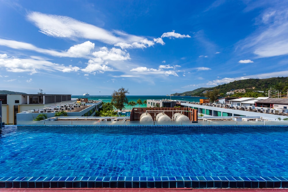 7Q Patong Beach Hotel, Singapore