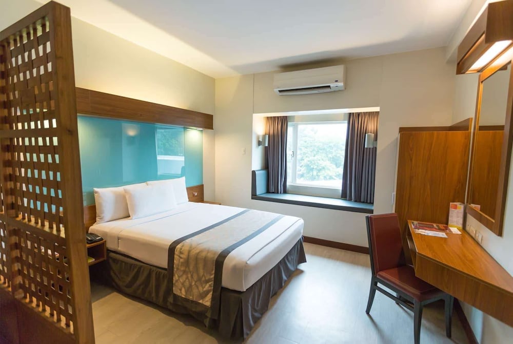 Microtel by Wyndham UP Technohub exterior, 3-Star hotel in Diliman