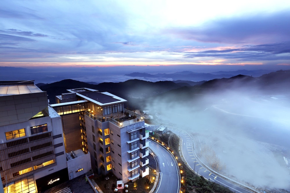 Grand Ion Delemen Premier, Singapore