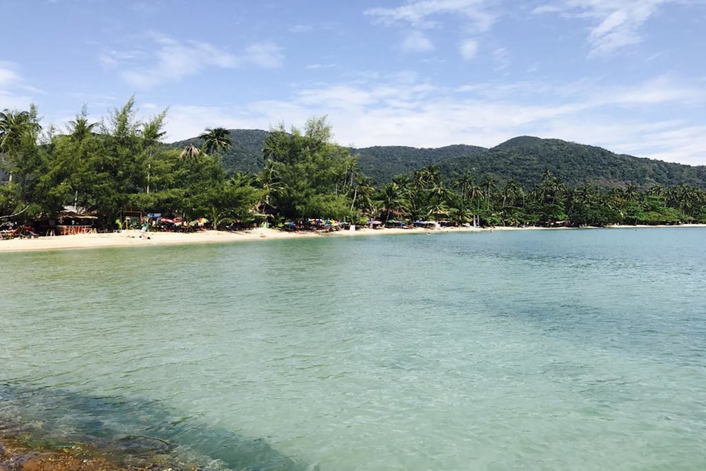 Yuyu Golden Beach, Singapore