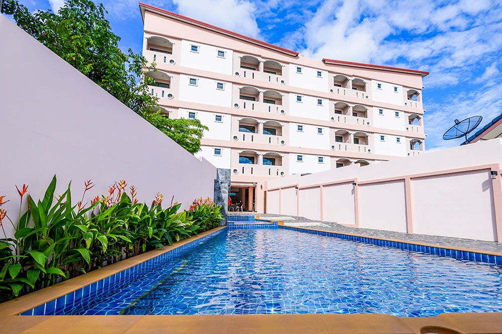 Saiyuan Residence Phuket, Singapore