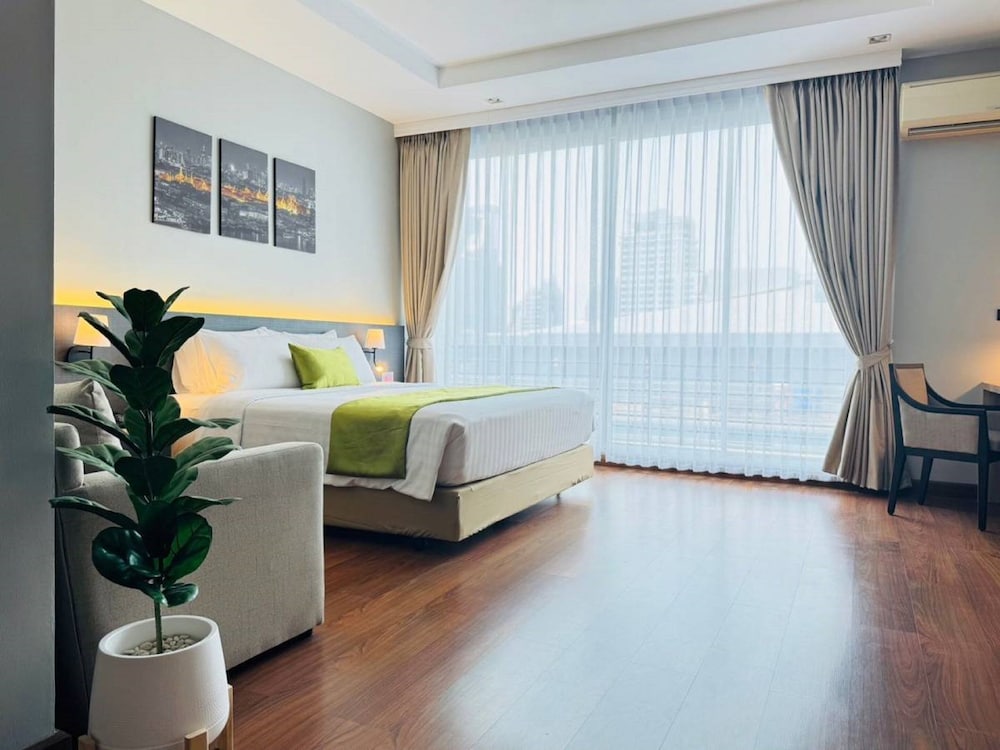 iCheck inn Residence soi 2, Singapore