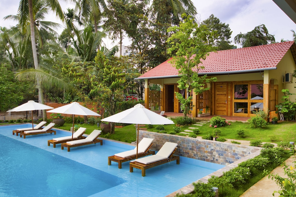 Azura Phu Quoc Resort, Singapore